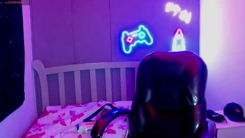 Snapshot of georgesmith_1 chatting on December 27, 2024, 9:39 am GEORGE online show from December 27, 2024, 9:39 am