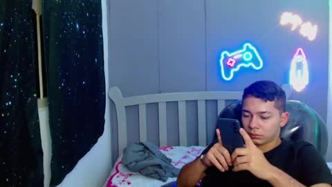 Snapshot of georgesmith_1 chatting on December 30, 2024, 6:09 am GEORGE online show from December 30, 2024, 6:09 am