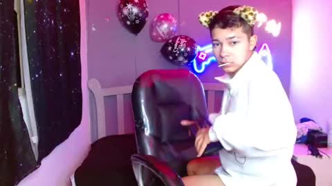 Snapshot of georgesmith_1 chatting on January 8, 2025, 1:00 am GEORGE online show from January 8, 2025, 1:00 am