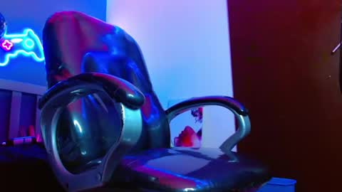 Snapshot of georgesmith_1 chatting on January 8, 2025, 4:02 am GEORGE online show from January 8, 2025, 4:02 am