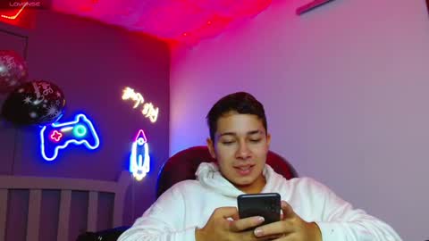 Snapshot of georgesmith_1 chatting on January 12, 2025, 1:42 am GEORGE online show from January 12, 2025, 1:42 am