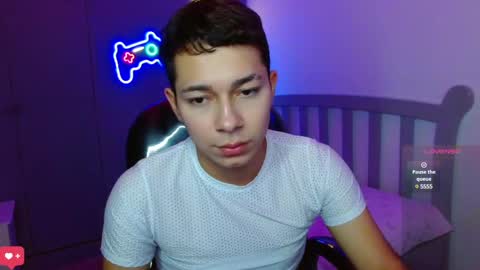 Snapshot of georgesmith_1 chatting on January 17, 2025, 2:18 am GEORGE online show from January 17, 2025, 2:18 am