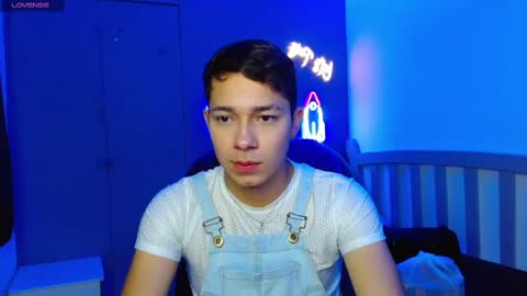 Snapshot of georgesmith_1 chatting on January 23, 2025, 1:41 am GEORGE online show from January 23, 2025, 1:41 am