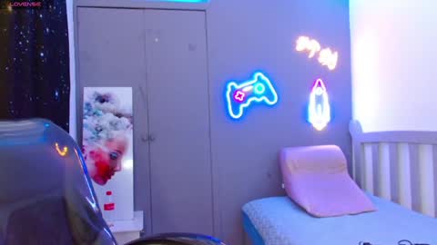 Snapshot of georgesmith_1 chatting on January 28, 2025, 2:21 am GEORGE online show from January 28, 2025, 2:21 am