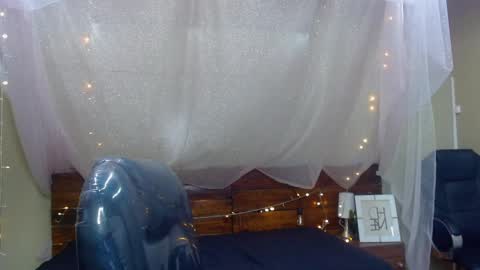 Snapshot of georgesmith_1 chatting on February 3, 2025, 1:30 am GEORGE online show from February 3, 2025, 1:30 am