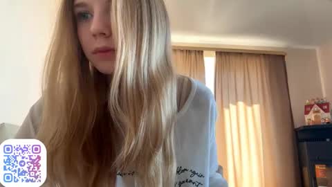 Chloe online show from September 11, 2025, 8:25 am