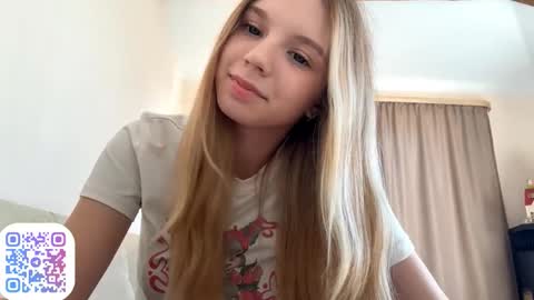 Chloe online show from September 13, 2025, 10:59 am
