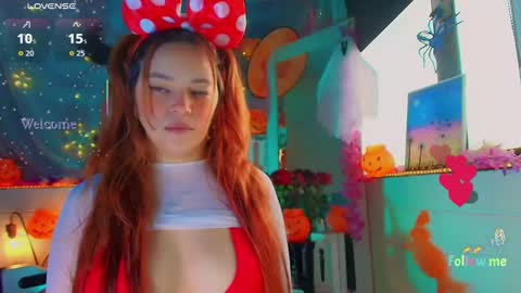 georgina_moschino online show from October 15, 2025, 10:21 pm