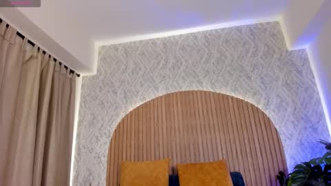 Kendal  online show from November 15, 2025, 2:13 pm