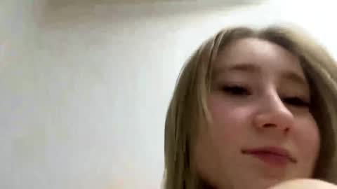 Sofie online show from November 13, 2025, 7:57 pm