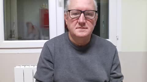 gerardlp131313 online show from October 31, 2025, 8:10 pm