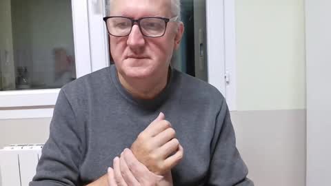 gerardlp131313 online show from November 3, 2025, 8:43 pm