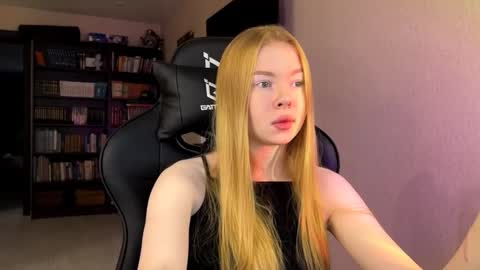 Amelia online show from November 5, 2025, 4:23 am