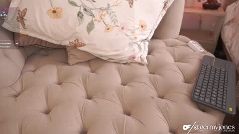 Snapshot of germaine_jones chatting on September 18, 2025, 6:32 pm germaine_jones online show from September 18, 2025, 6:32 pm