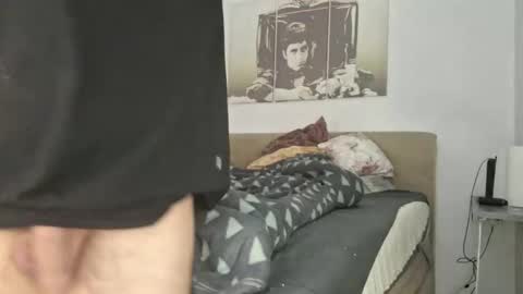 A  A online show from October 20, 2025, 7:14 pm