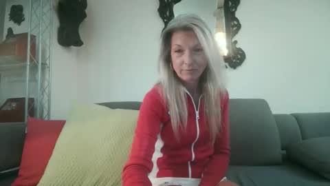 Snapshot of germansweety1 chatting on October 4, 2025, 2:15 pm germansweety online show from October 4, 2025, 2:15 pm