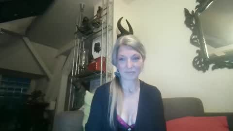 Snapshot of germansweety1 chatting on October 18, 2025, 5:03 pm germansweety online show from October 18, 2025, 5:03 pm
