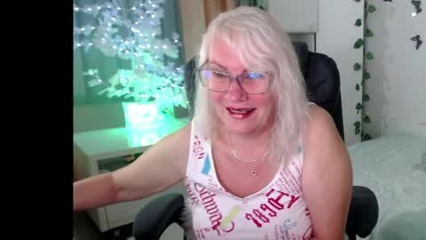 Snapshot of ghertrudequeen chatting on June 5, 2026, 4:19 am Ghertrudequeen online show from June 5, 2026, 4:19 am