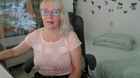Snapshot of ghertrudequeen chatting on June 19, 2026, 4:17 am Ghertrudequeen online show from June 19, 2026, 4:17 am