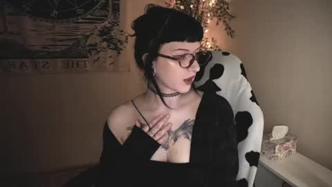 ghoticspectre online show from May 10, 2026, 5:18 pm