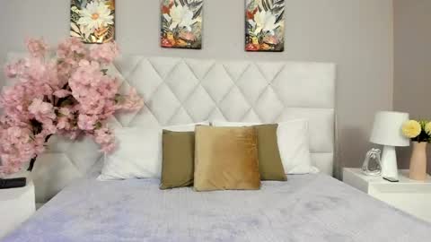 gia__evanss_ online show from April 27, 2026, 12:14 pm