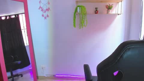 giaaaa   online show from May 6, 2026, 6:02 pm