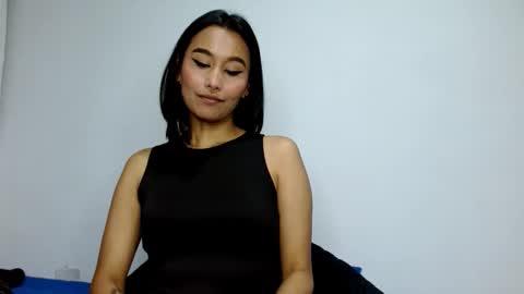 Snapshot of gia_lee10 chatting on October 6, 2025, 2:42 am Gia Lee online show from October 6, 2025, 2:42 am