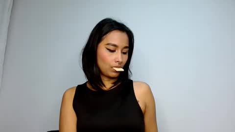 Snapshot of gia_lee10 chatting on October 13, 2025, 3:17 am Gia Lee online show from October 13, 2025, 3:17 am