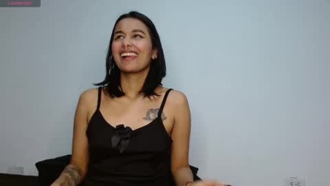 Snapshot of gia_lee10 chatting on October 18, 2025, 4:37 am Gia Lee online show from October 18, 2025, 4:37 am