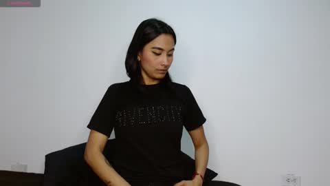 Snapshot of gia_lee10 chatting on October 19, 2025, 4:57 am Gia Lee online show from October 19, 2025, 4:57 am