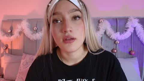 Gia online show from December 30, 2024, 11:48 am