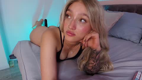 Gia online show from January 22, 2025, 2:35 pm