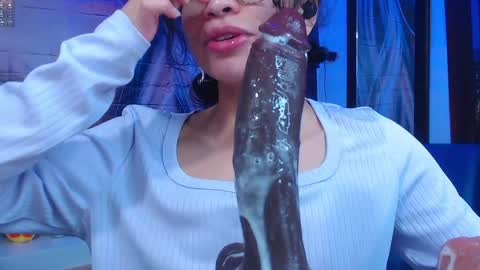 giaa rossi online show from April 28, 2026, 2:21 am