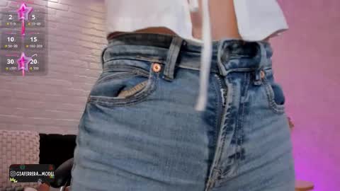 Snapshot of giaferrera_ chatting on October 18, 2025, 7:25 pm Gia Ferrera online show from October 18, 2025, 7:25 pm