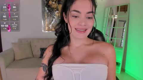 Snapshot of giaferrera_ chatting on October 28, 2025, 7:27 pm Gia Ferrera online show from October 28, 2025, 7:27 pm