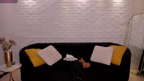 Gia Ferrera online show from November 18, 2025, 7:18 pm