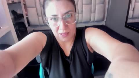 G I A  FOX online show from October 6, 2025, 7:33 pm