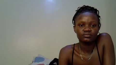 Snapshot of gianna_012 chatting on October 11, 2025, 10:25 am ENNY online show from October 11, 2025, 10:25 am