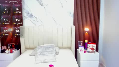 G I A N N A  online show from October 15, 2025, 7:47 pm