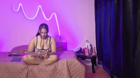 Giana Roberts online show from February 2, 2026, 12:37 pm