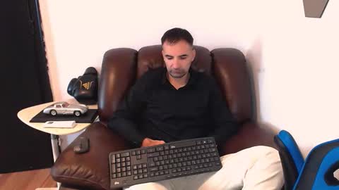 Gianni online show from October 11, 2025, 9:19 am