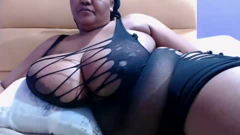 Snapshot of gianttitts chatting on June 24, 2026, 8:30 pm gianttitts online show from June 24, 2026, 8:30 pm