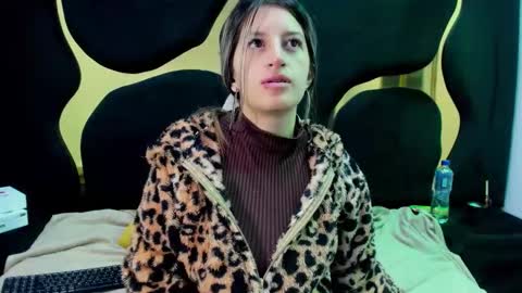 GiaRoussel online show from October 20, 2025, 1:11 pm