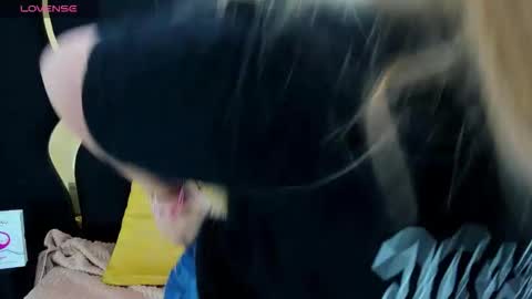 GiaRoussel online show from February 27, 2026, 4:51 pm