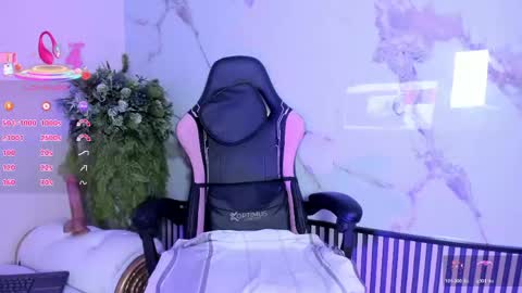 Gigi  online show from April 25, 2026, 10:18 am
