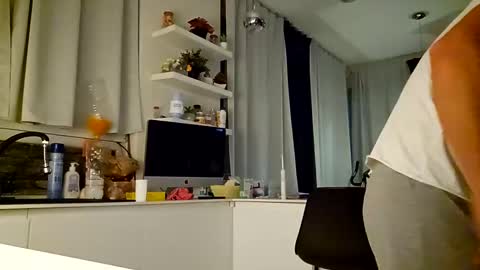 gigis111 online show from January 19, 2025, 11:32 pm