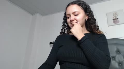 Giia  online show from December 15, 2025, 12:53 pm