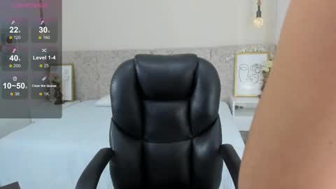 giiiia_ online show from December 24, 2024, 5:44 pm