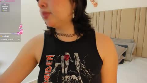 giiiia_ online show from September 12, 2025, 2:55 am