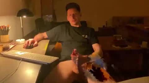 Snapshot of gilbertlachsmann chatting on February 3, 2025, 6:13 am Sebastian online show from February 3, 2025, 6:13 am